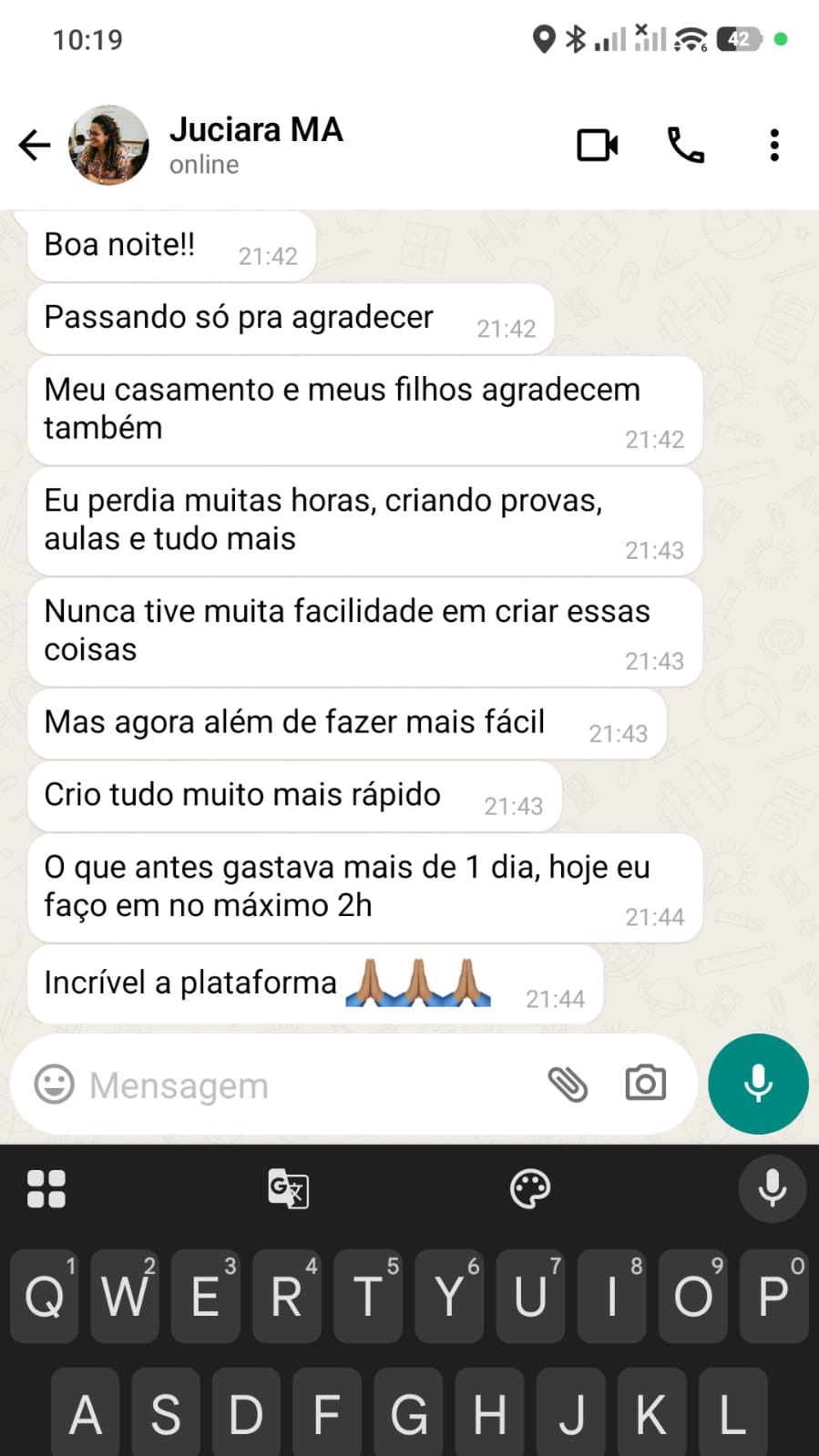 Depoimento de Juciara sobre economizar horas criando provas e aulas com a plataforma